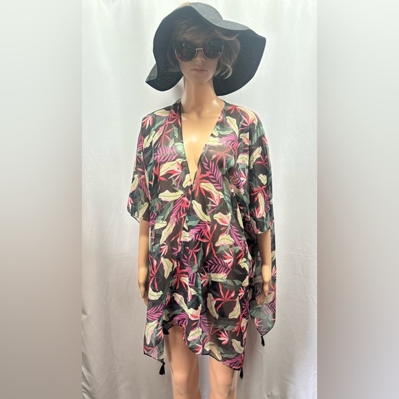 Madden NYC Other - NWOT kimono and sun visor beach kit